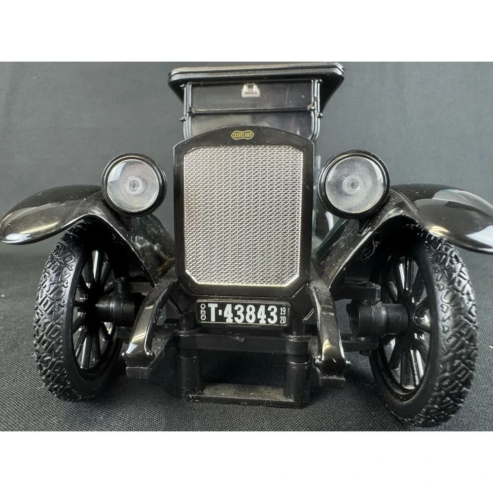 Signature Models 1/18 Scale 3625B 1920 Cleveland Roadster Green & Black